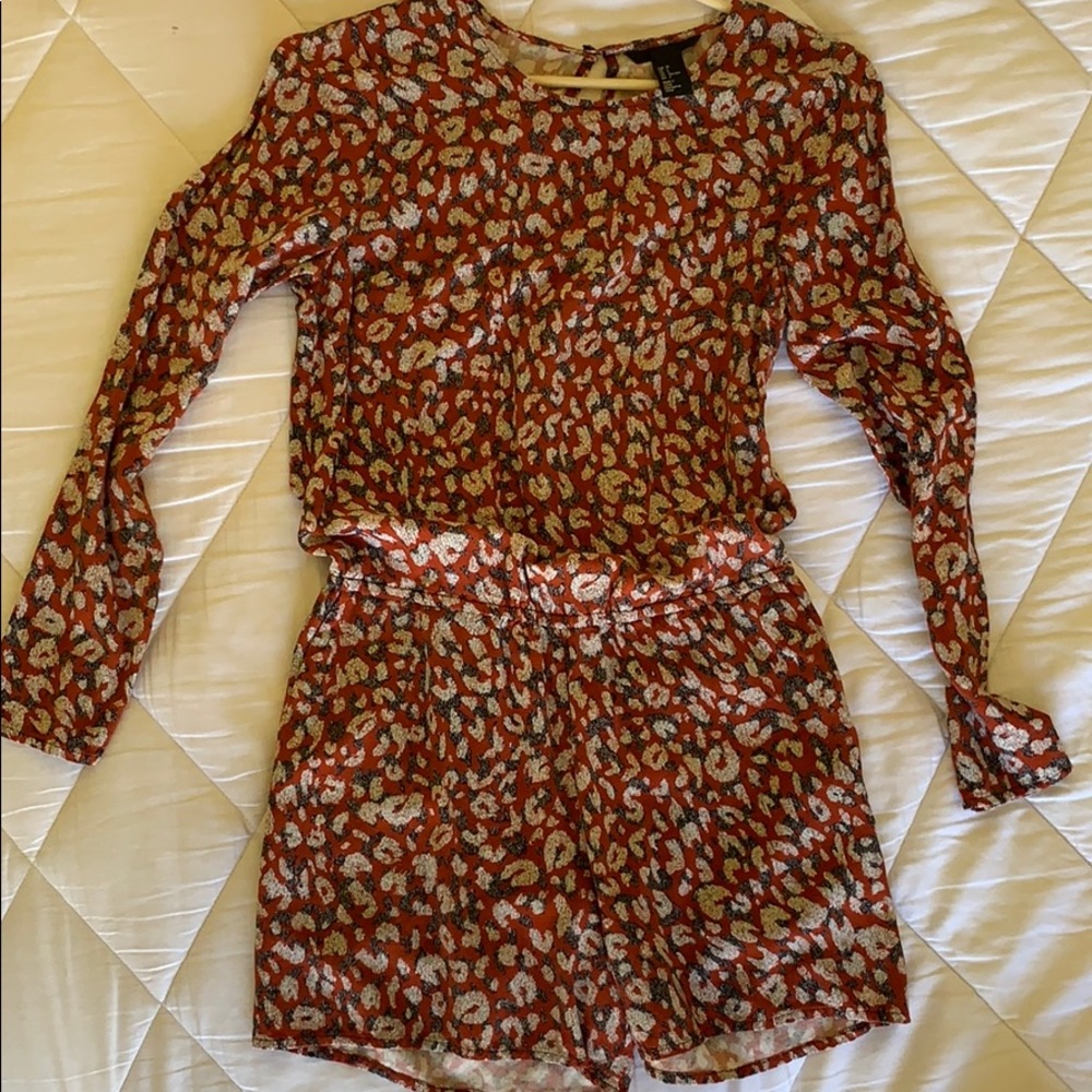 Long sleeve H&M romper leopard print size 2
